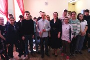 Инклюзивные волонтеры ВГСПУ подарили творческий подарок особенным детям Волгограда
