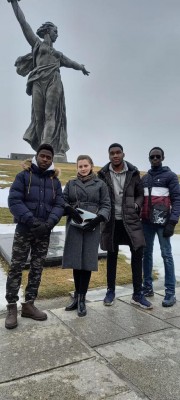 Студенты ВГСПУ провели первую экскурсию в рамках проекта «История победы одного города»