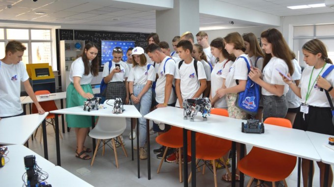 Участники второй университетской смены «Подвиг России» побывали в технопарке ВГСПУ