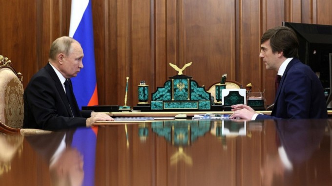 Министр просвещения доложил Президенту России о строительстве и ремонте школ и детских садов