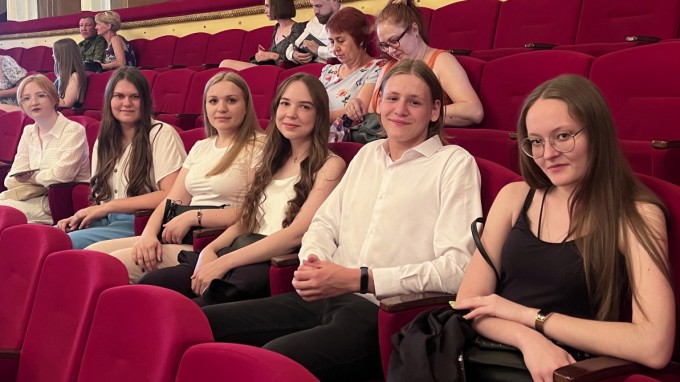 Студенты ФИПО на документальном спектакле о Сталинграде