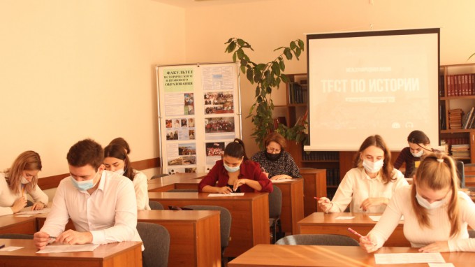 Студенты и преподаватели ВГСПУ приняли участие в международной акции «Тест по истории Великой Отечественной войны» 