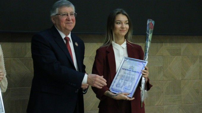 В день празднования 90-летия ВГСПУ студенты удостоены наград