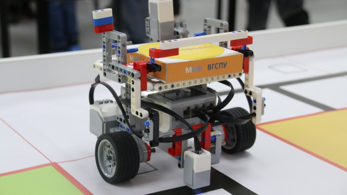 На базе технопарка ВГСПУ состоялись VIII ежегодные региональные соревнования по робототехнике «Ступени ROBOMIRa - 2023»