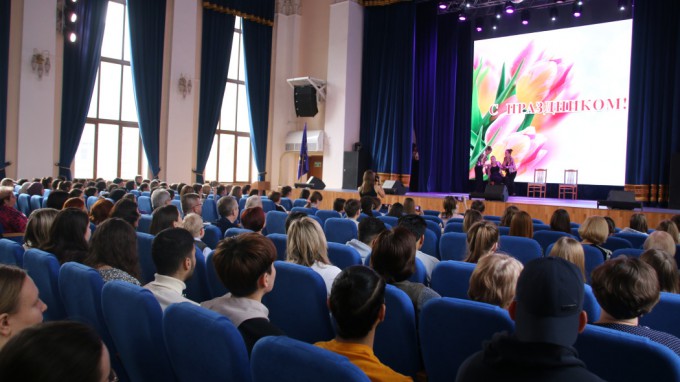 В ВГСПУ поздравили женщин с Международным женским днем