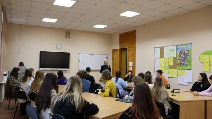 Школу молодого исследователя провели в институте иностранных языков ВГСПУ