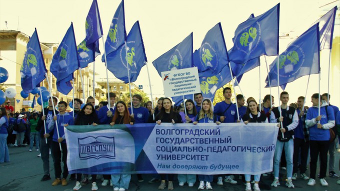 Первокурсники ВГСПУ – участники парада студентов
