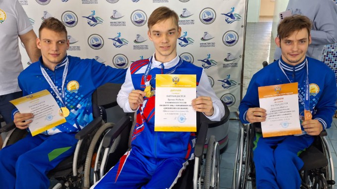 Студент факультета социальной и коррекционной педагогики   завоевал золотую медаль чемпионата России по плаванию
