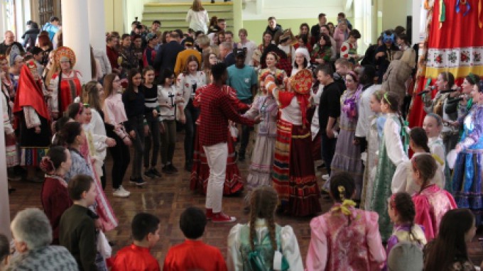 ВГСПУ отметил масленицу студенческим фестивалем