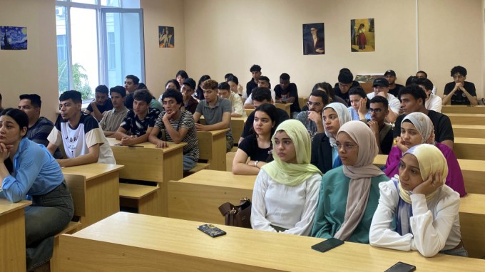 Иностранным студентам ВГСПУ напомнили о правилах безопасного поведения в сети Интернет и способах противодействия вовлечению в экстремистскую деятельность