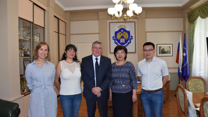 В ВГСПУ прошла встреча ректора с иностранными преподавателями