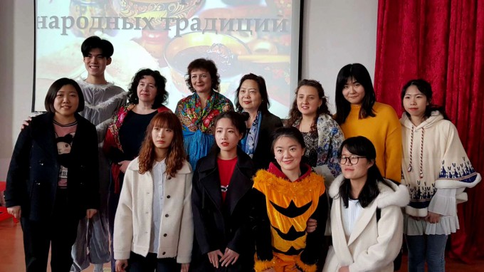 Преподаватели ВГСПУ познакомили китайских студентов с русскими традициями