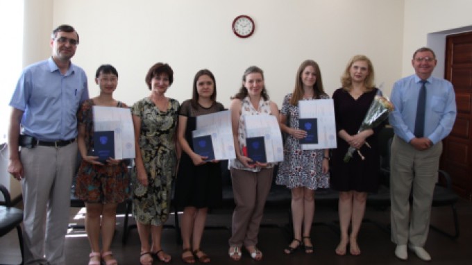 Аспиранты ВГСПУ получили дипломы