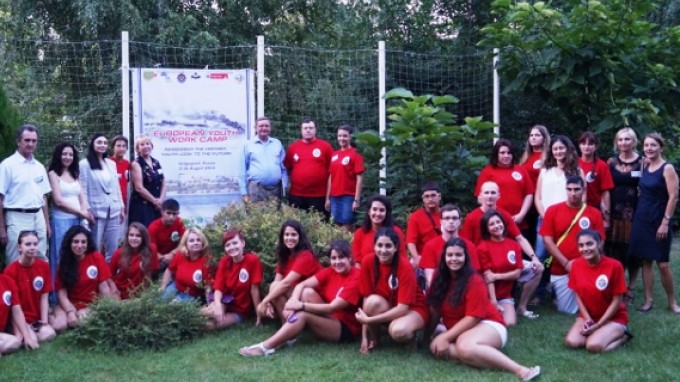 Международный молодежный трудовой лагерь объединяет участников из России, Германии и Республики Кипр