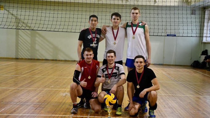 В ВГСПУ определили победителей спартакиады факультетов и институтов по волейболу среди мужчин