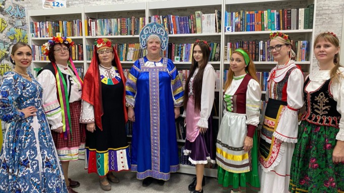 Сохранение культуры и языка славянских народов: ансамбль «Слово славное» выступает перед участниками различных мероприятий