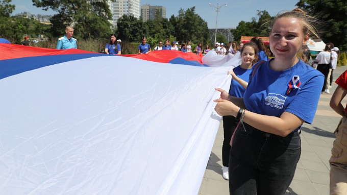 Студенты ВГСПУ приняли участие в праздничных мероприятиях, посвященных Дню России