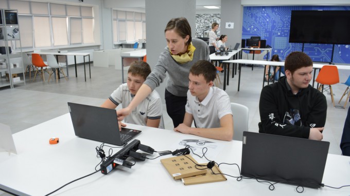 Работа по принципу перевёрнутого класса: в технопарке ВГСПУ состоялось занятие для школьников Абганеровской средней школы