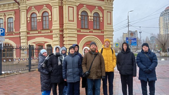 История в городе: студенты-историки - на пешеходной экскурсии по главной улице Царицына