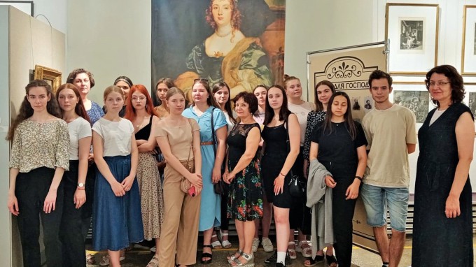 Студенты факультета социальной и коррекционной педагогики побывали на выставке в  Волгоградском музее изобразительных искусств