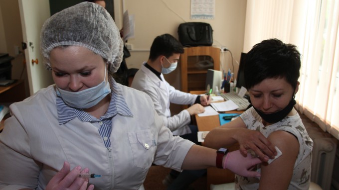 ВГСПУ приглашает студентов и сотрудников сделать прививку от COVID-19