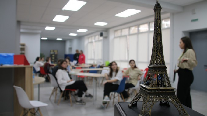 В институте иностранных языков завершился второй этап межкультурного педагогического проекта «Франкофония: курс на Париж»
