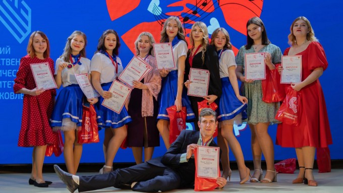 «Поющие руки» ВГСПУ достойно представили университет на Всероссийском фестивале-конкурсе жестовой песни в г. Чебоксары
