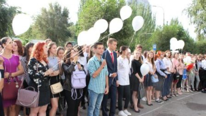 Первокурсники ВГСПУ почтили минутой молчания погибших в Беслане