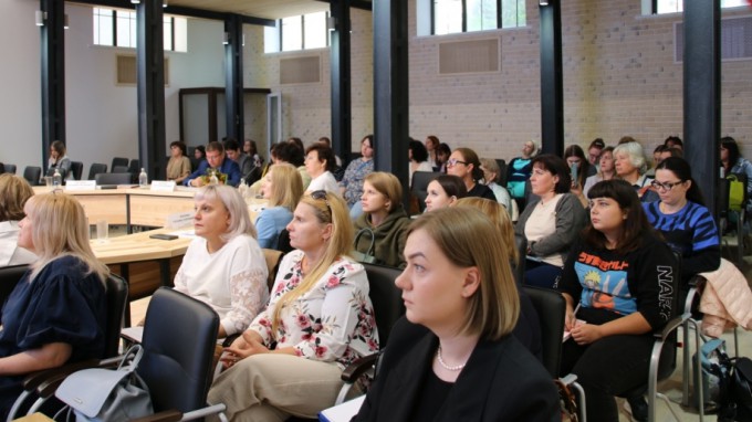 «Родительству стоит учить»: в ВГСПУ прошла Межрегиональная конференция 