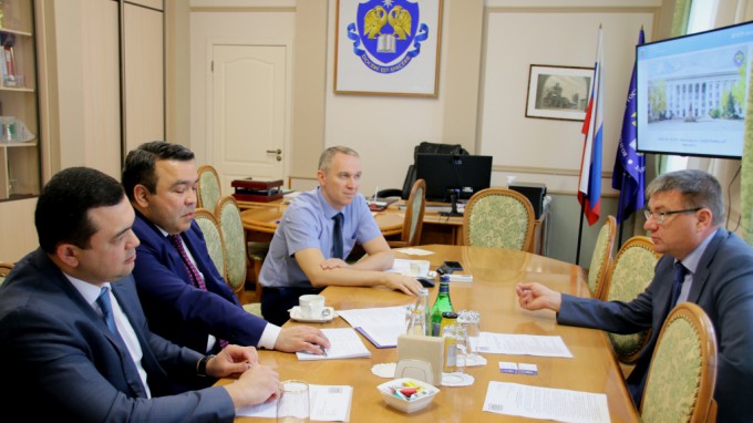 Ректор ВГСПУ обсудил развитие взаимодействия с генеральным консулом Узбекистана в России