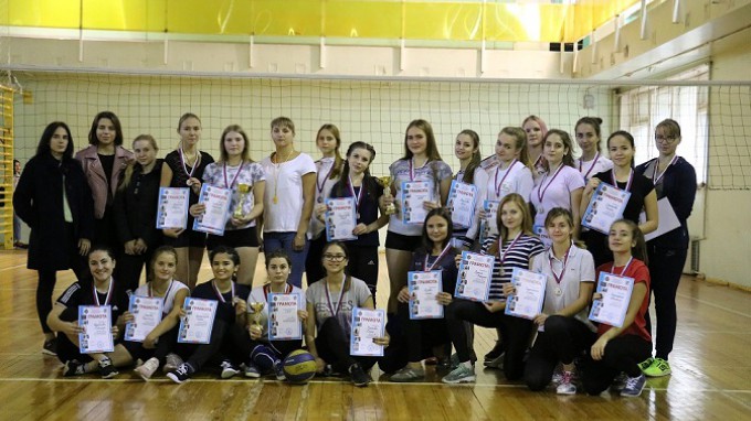 В ВГСПУ разыграли «Кубок первокурсников» по волейболу среди мужских и женских команд