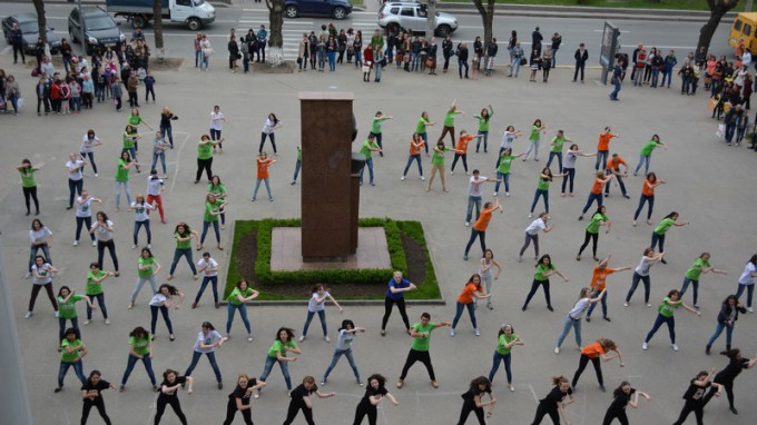 Волгоградские студенты организовали танцевальный флешмоб!
