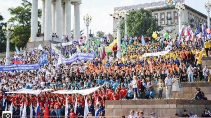 Первокурсники ВГСПУ приняли участие во всероссийском параде студенчества