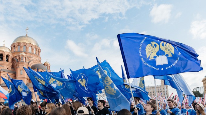 Студенты ВГСПУ – участники парада студенчества