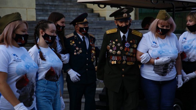 Студенты ВГСПУ приняли участие в организации военного парада 